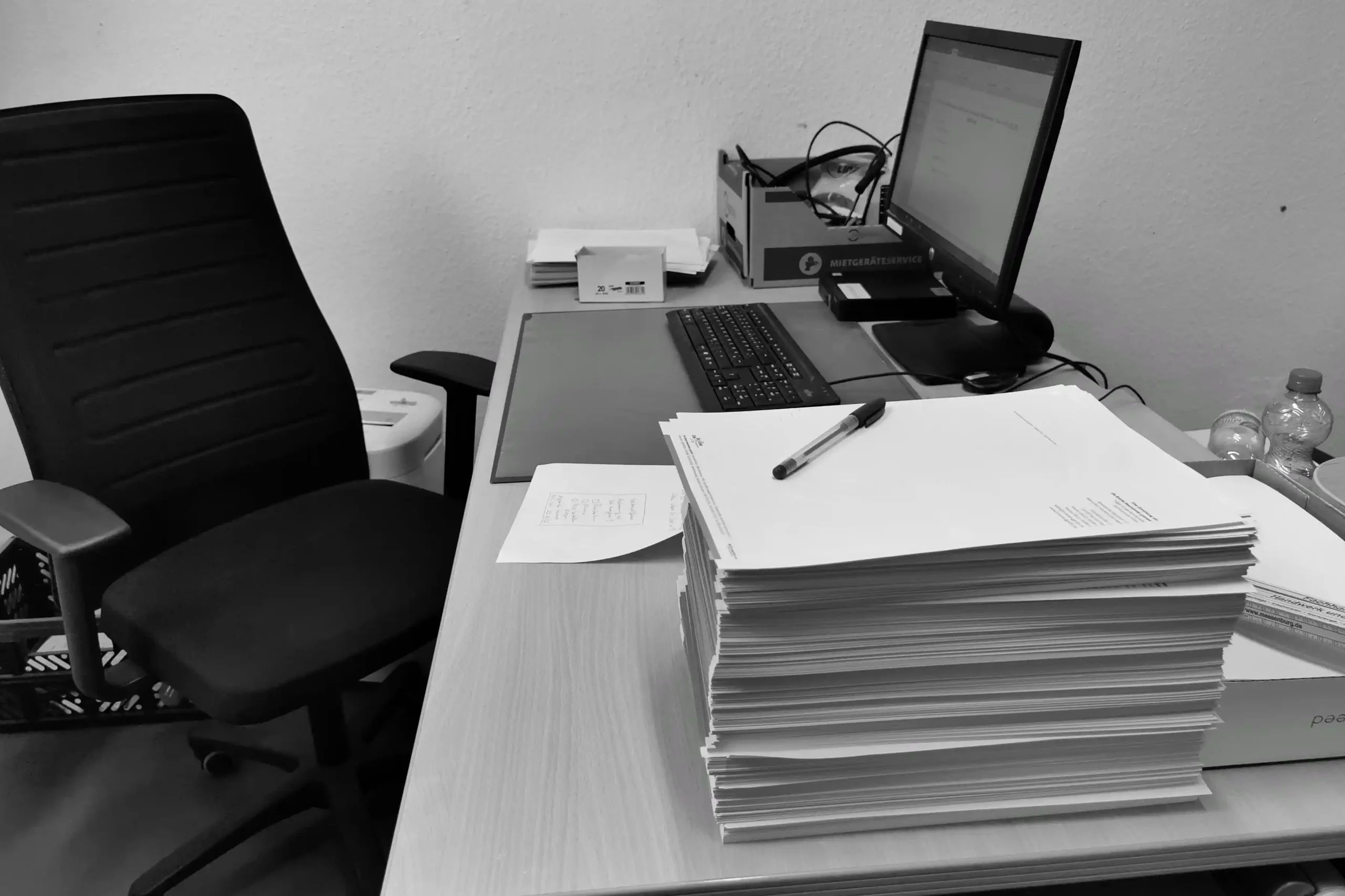 APAKAH SEMUA PEKERJAAN ADMINISTRASI KANTOR SAMA BERIKUT PERBEDAAN YANG PERLU DIPAHAMI