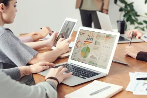 DIGITALISASI HR: PENILAIAN KINERJA DENGAN HRIS