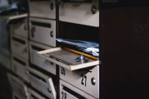 MAIL HANDLING: PANDUAN LENGKAP PENGELOLAAN SURAT MASUK DAN SURAT KELUAR DI PERUSAHAAN