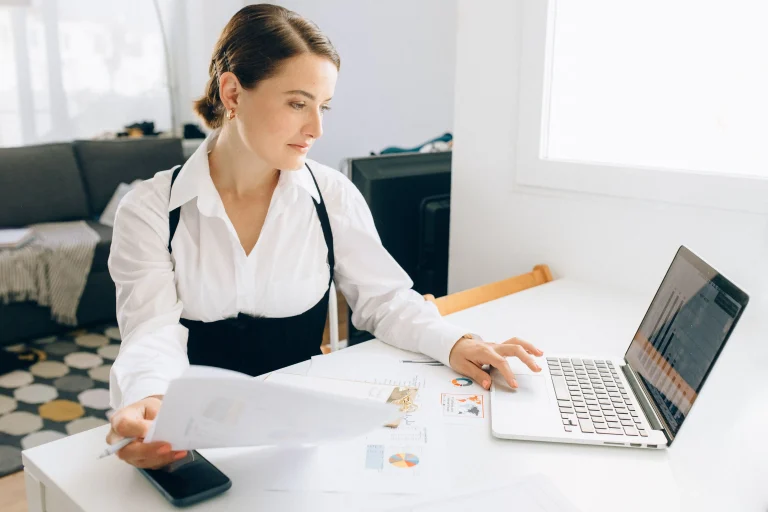 TUGAS SEKRETARIS PERUSAHAAN DALAM MENDUKUNG GOOD CORPORATE GOVERNANCE (GCG)