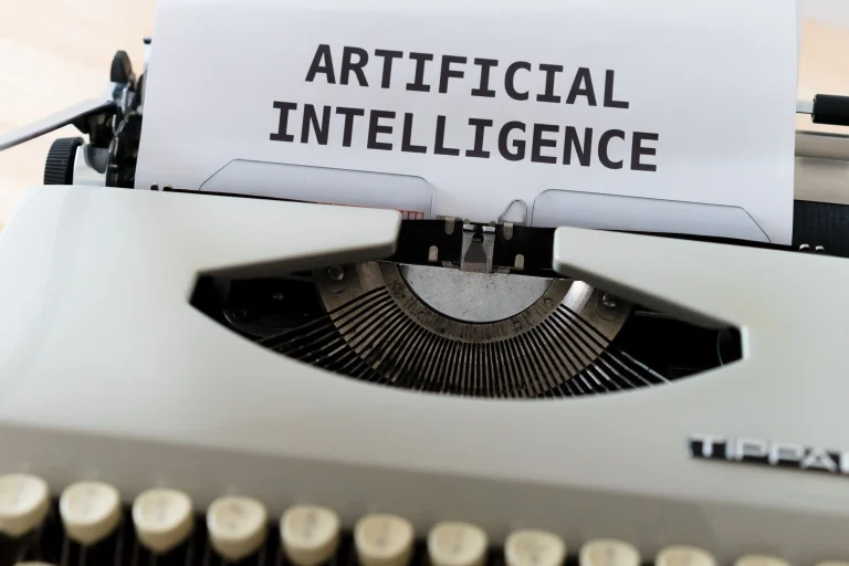 ARTIFICIAL INTELLIGENCE DALAM INDUSTRI KREATIF TEKNOLOGI, MANFAAT, DAN PENERAPANNYA