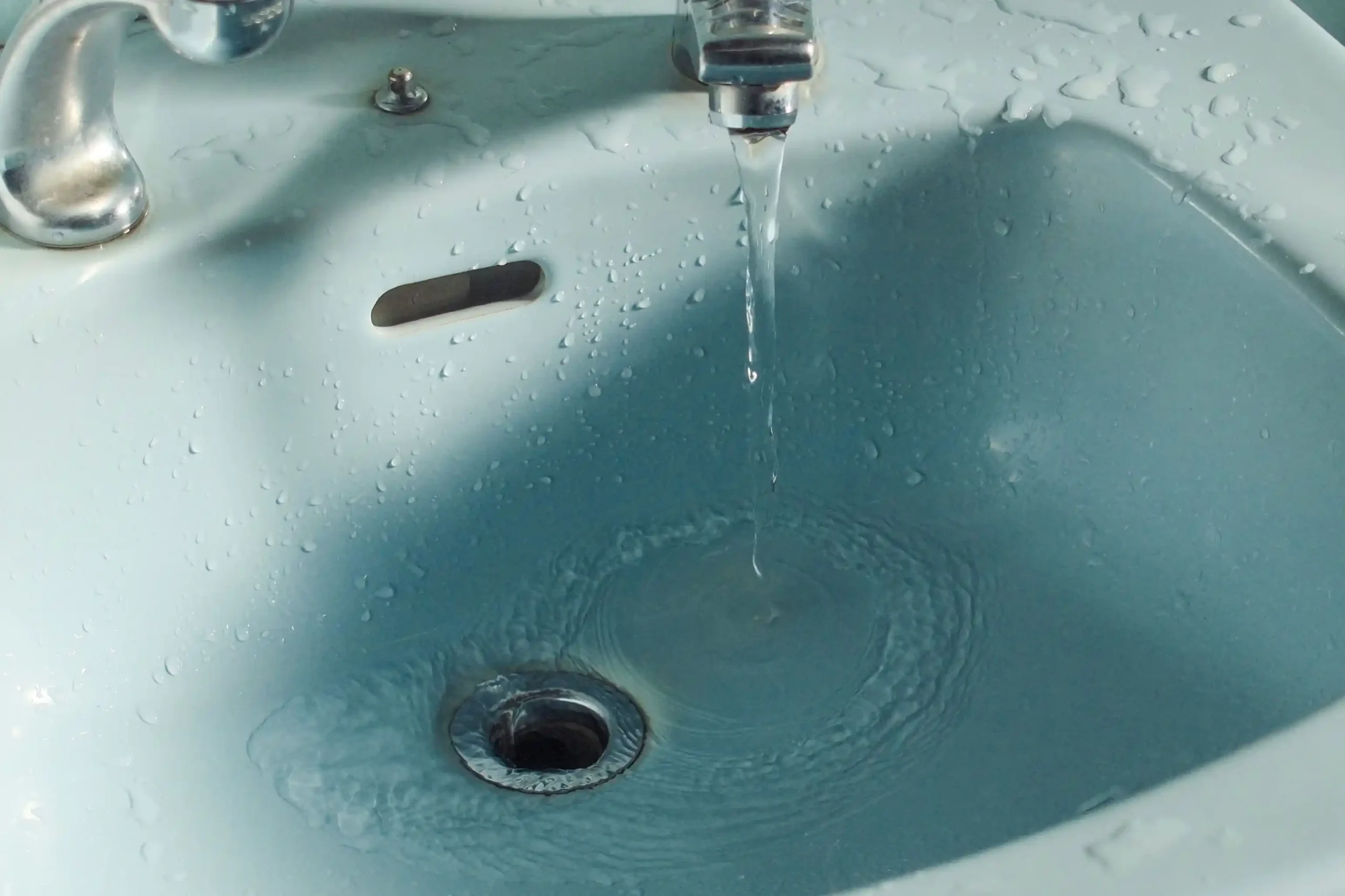 DRAINASE DAN PEMBUANGAN AIR LIMBAH DALAM SISTEM PLUMBING GEDUNG