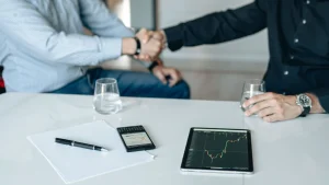 KETERBUKAAN INFORMASI DAN PERAN SEKRETARIS PERUSAHAAN