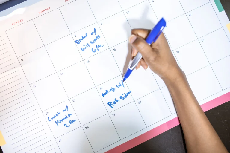 MANAJEMEN JADWAL DAN AGENDA UNTUK MENDUKUNG PRODUKTIVITAS KANTOR