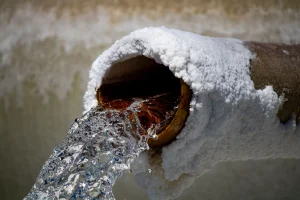 PERAN CORROSION INHIBITOR DALAM MENGENDALIKAN KOROSI INTERNAL PIPA