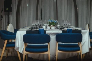 PROTOKOL: TATA TEMPAT PEJABAT DAN TAMU UNDANGAN DALAM ACARA FORMAL