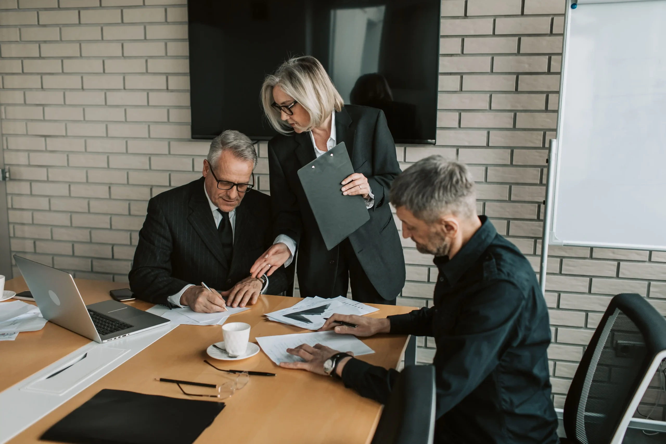 TEKNIK MENYIAPKAN RAPAT PIMPINAN AGAR BERJALAN EFEKTIF