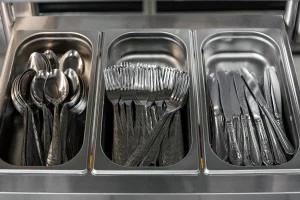 10 PERALATAN MAKAN: FUNGSI SERTA CARA PENGGUNAANNYA