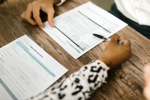 5 STRATEGI KOMUNIKASI EFEKTIF UNTUK MENJELASKAN PRODUK ASURANSI PADA NASABAH
